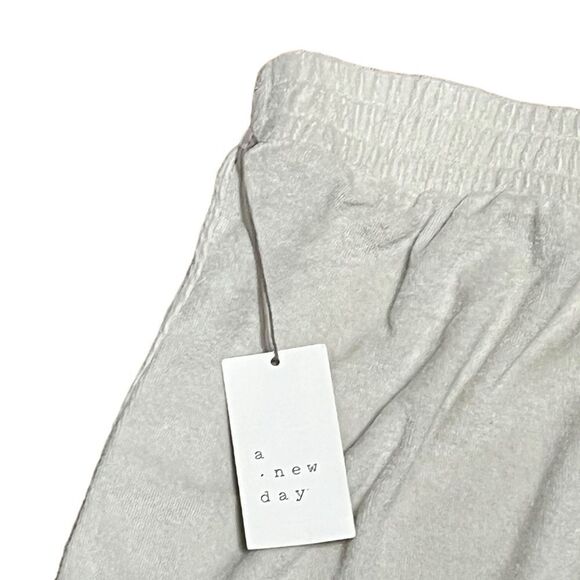 A New Day Women’s Terry Cloth Pull On Shorts, Size 4X, NWT - Picture 4 of 9